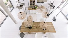 Stl v jídeln (rozmry 3 x 1,1 m) v designu Martina Franka je vyroben ze...