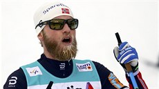Norský bec na lyích Martin Johnsrud Sundby si na MS v Lahti dobhl pro...