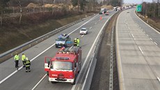 V pátek ráno se na 49. kilometru dálnice D1 srazilo osobní auto s kamionem... V pátek ráno se na 49. kilometru dálnice D1 srazilo osobní auto s kamionem...