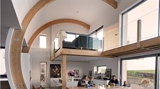 Dům pro mladou rodinu Howeových: architekta Michaela, jeho manželku Michelle,... Dům pro mladou rodinu Howeových: architekta Michaela, jeho manželku Michelle,...