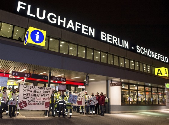 Stávka na berlínském letiti Schönefeld (10. bezen 2017).