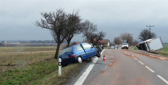 Stet osobního auta s nákladním u obce Koí.