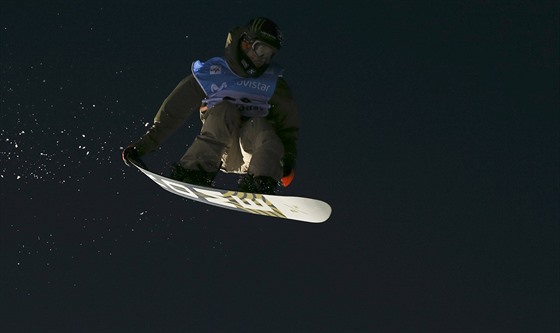 Norský snowboardista Staale Sandbech ve finále Big Airu na mistrovství svta v...