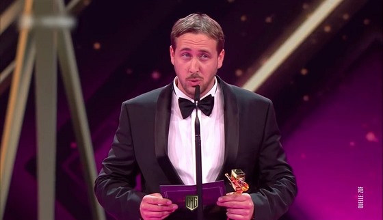 Falený Ryan Gosling práv pevzal nmecké ocenní Zlatá kamera (9. bezna...