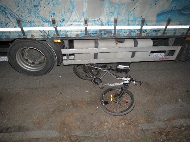 Jízdní kolo cyklisty, kterého srazil kamion u Vysokova na Náchodsku (15.3.2017).