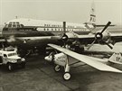 Boeing 377 Stratocruiser spolenosti Pan American World Airways. Vpedu je...