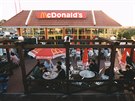 Otevení McDonalds na Evropské v Praze 15. 5. 1998.