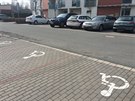 Parkovit v Rybov ulici v Hradci Krlov - bn stn jsou tm pln,...