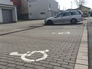 Parkovit v Rybov ulici v Hradci Králové - bná stání jsou tém plná,...