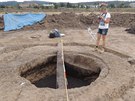 Archeoloka Martina Beková u nálezu náelnického hrobu v Kostelci nad Orlicí