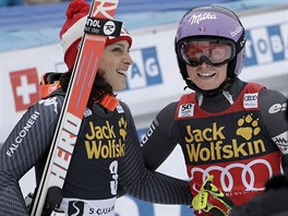 Federica Brignoneov (vlevo) z Itlie skonila v obm slalomu ve Squaw Valley...