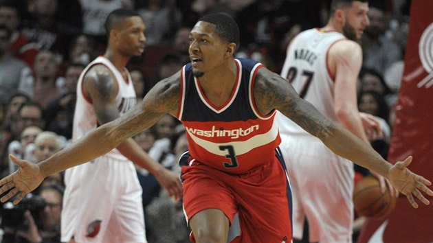 Bradley Beal z Washingtonu se raduje po spnm zakonen v duelu s Portlandem.