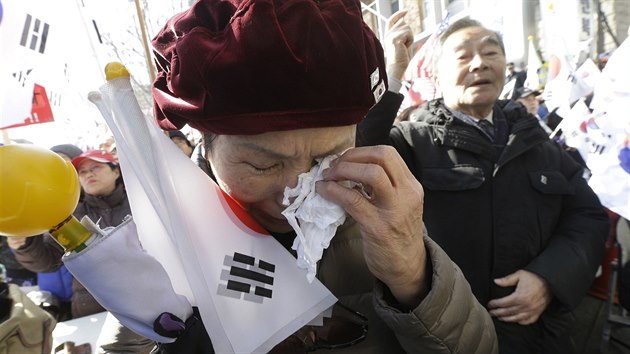Jihokorejsk stavn soud kvli korupci sesadil prezidentku Pak Kun-hje. Jedni slavili, druz protestovali (10. bezen 2016).