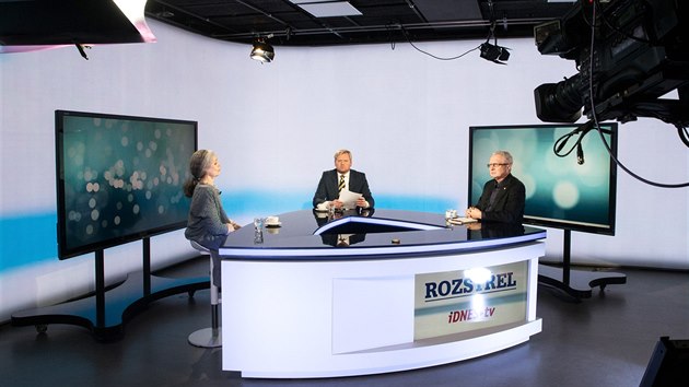 Ta Fischerov a Jan Veleba v diskusnm poadu iDNES.tv Rozstel. Moderuje fredaktor iDNES.cz Jaroslav Plesl. (10. bezna 2017)