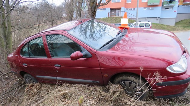 Opil idi naboural ve Vimperku stojc auto.