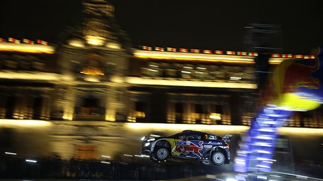 Sbastian Ogier pi vodn rychlostn zkouce Mexick rallye.