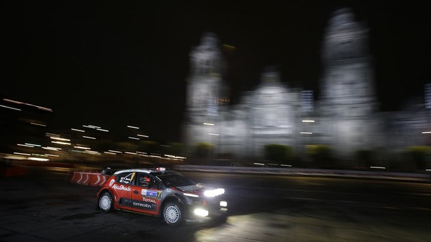 Kris Meeke pi vodn rychlostn zkouce Mexick rallye.