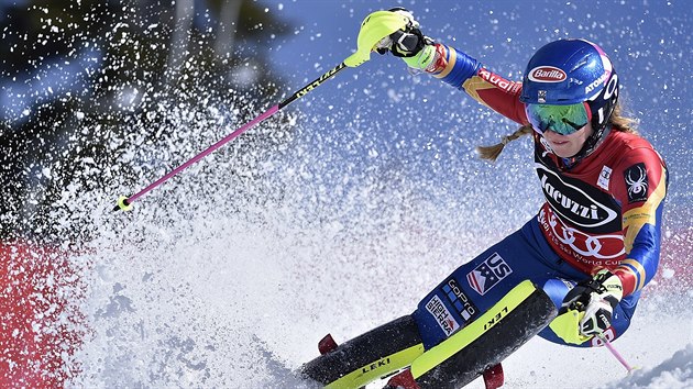 Mikaela Shiffrinov ve slalomu ve Squaw Valley.
