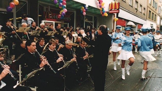 Oteven poboky McDonalds v Ostrav 16. bezna 1993.