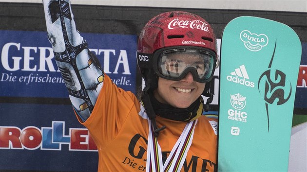 Snowboardistka Ester Ledeck s velkm kilovm glbem