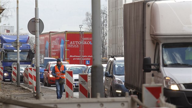 Kvli budovn Vilsnick spojky se v Dn komplikuje doprava.