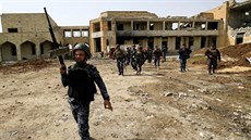 Irácké vládní síly postupují západním Mosulem k pozicím IS ve Starém mst a ke...