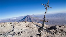 Sopka Misti (5 822 m) při západu slunce z vrcholu jejího souseda Chachani Sopka Misti (5 822 m) při západu slunce z vrcholu jejího souseda Chachani