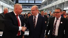 Ministr vnitra Milan Chovanec s premiérem Bohuslavem Sobotkou na sjezdu ČSSD v... Ministr vnitra Milan Chovanec s premiérem Bohuslavem Sobotkou na sjezdu ČSSD v...