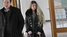 Obžalovaná zdravotní sestra Simona Jarabicová před zahájením soudního líčení.... Obžalovaná zdravotní sestra Simona Jarabicová před zahájením soudního líčení....