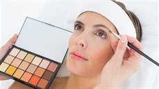 Jedna paleta může sloužit k líčení celého obličeje. Ušetříte tak místo v... Jedna paleta může sloužit k líčení celého obličeje. Ušetříte tak místo v...
