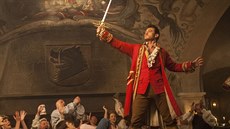 Luke Evans v Krásce a zvíeti ztvárnil postavu Gastona