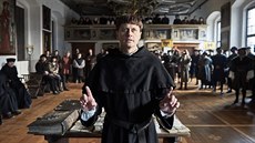 Martina Luthera ve filmu hraje Roman Knižka (na snímku ve zlatém sále telčského... Martina Luthera ve filmu hraje Roman Knižka (na snímku ve zlatém sále telčského...