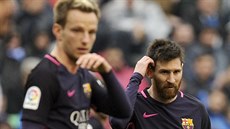 Barcelonský útočník Lionel Messi (vpravo) a záložník Ivan Rakitič sledují... Barcelonský útočník Lionel Messi (vpravo) a záložník Ivan Rakitič sledují...