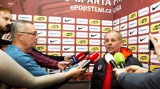 Petr Rada na první tiskové konferenci v roli trenéra fotbalist Sparty.