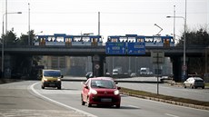 Na snímku ze 14. března je ostravský tramvajový most křižující Rudnou ulici s... Na snímku ze 14. března je ostravský tramvajový most křižující Rudnou ulici s...
