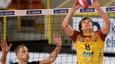 Liberecký nahrávač Jakub Janouch (vpravo) v duelu s Brnem Liberecký nahrávač Jakub Janouch (vpravo) v duelu s Brnem