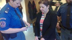 Martina Staškevičová se u hradeckého krajského soudu zodpovídá z pokusu o... Martina Staškevičová se u hradeckého krajského soudu zodpovídá z pokusu o...