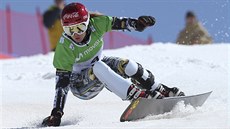 Snowboardistka Ester Ledecká bhem tvrtfinálové jízdy v obím slalomu na...