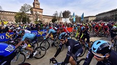 Momentka ze startu tradiního cyklistického závodu Milán-San Remo