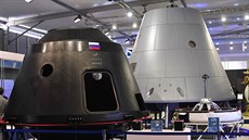 Maketa připravované ruské kosmické lodi Feděracija. Maketa připravované ruské kosmické lodi Feděracija.
