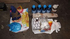 Policisté při zásahu v chatě v Malenovicích odhalili výrobnu pervitinu. Policisté při zásahu v chatě v Malenovicích odhalili výrobnu pervitinu.