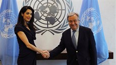 Amal Clooneyová a generální tajemník OSN António Guterres (New York, 10. bezna...