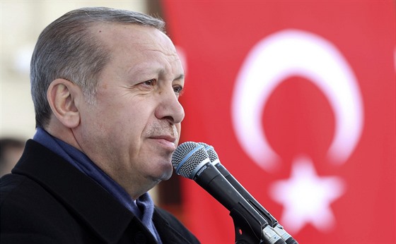 Turecký prezident Recep Tayyip Erdogan na mítinku v Eskisehiru (17. bezna 2017)