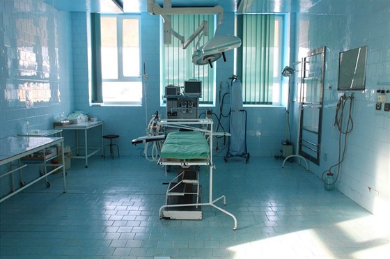 Operaní sál v nemocnici v rumunském mst Borsa (6. bezna 2017)