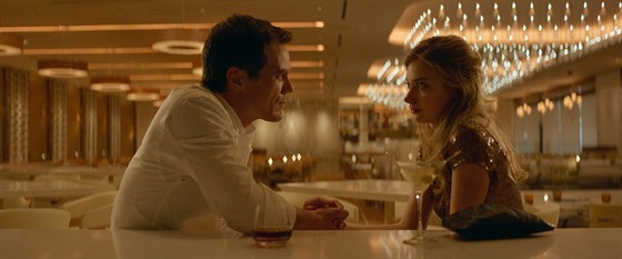 Michael Shannon a Imogen Pootsová ve filmu Frank a Lola