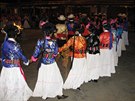 Mosuové z Da Luoshoi pedvádjí turistm svj folklor.