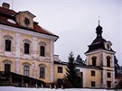 Barokní zámek s kostelem Nejsvtjí Trojice v Rychnov nad Knnou