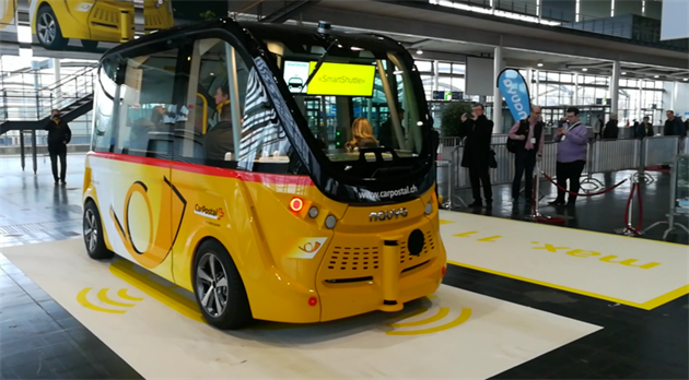 Autonomní mikrobus SwissPost na CeBitu. Autonomní mikrobus SwissPost na CeBitu.