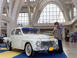 Krasavice na veteránském autosalonu classic Show Brno