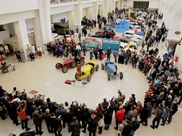 Krasavice na veteránském autosalonu classic Show Brno